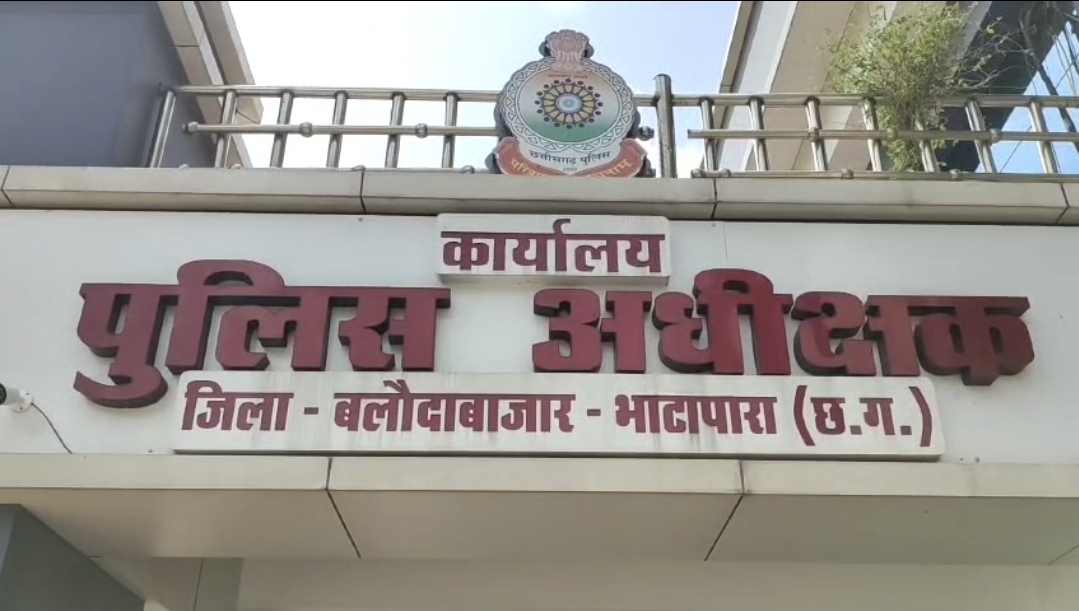 बुलेट से फूट रहे पटाखे पर है प्रशासन की चुप्पी: क्या जांच के नाम पर खानापूर्ति कर रही है बलौदा बाजार पुलिस